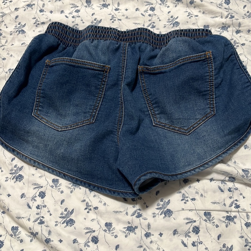 Women’s Mossimo denim shorts. Slightly used, no imperfections. - Picture 2 of 3